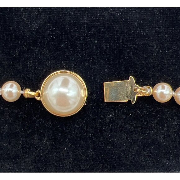 Elegant Vintage Style Faux Pearl Necklace With Gold Clasp - Picture 4 of 5